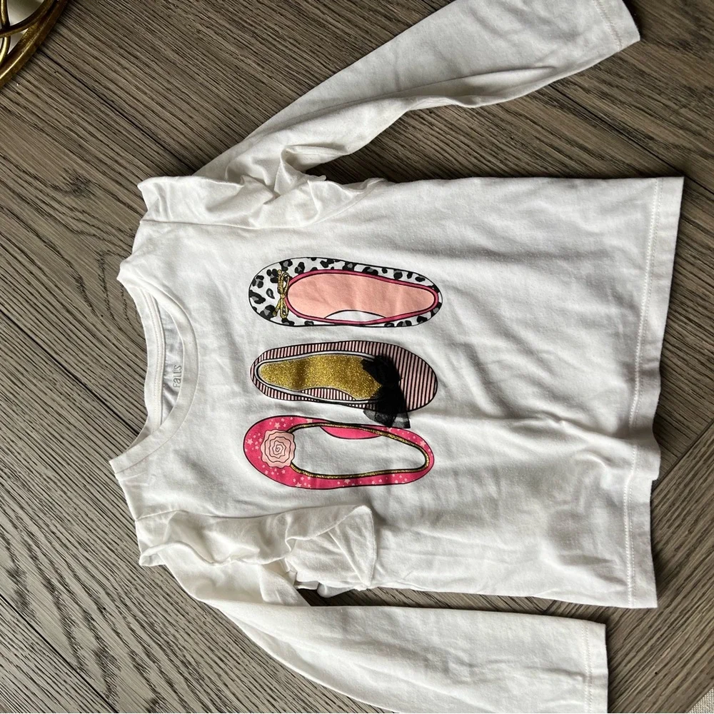Bundle of 4 girls tops, like new condition 4T/5T plus 3 bonus. - Picture 3 of 17
